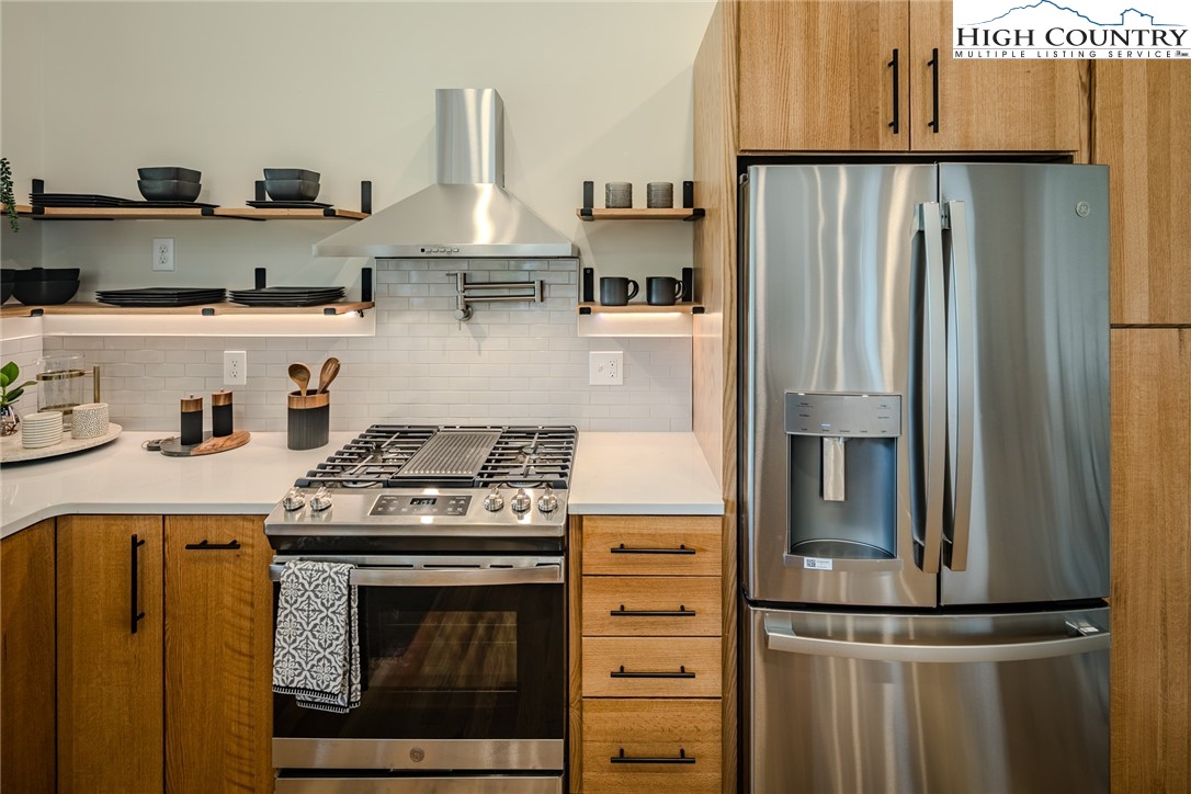 281 New River Farms Road Property Photo 16