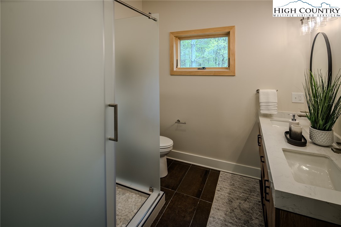 281 New River Farms Road Property Photo 27