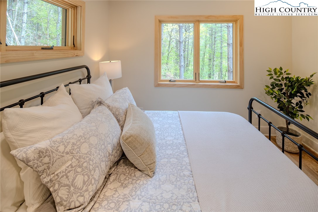 281 New River Farms Road Property Photo 32