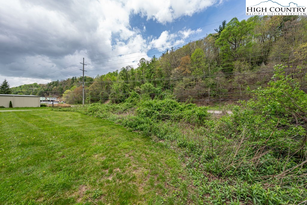 2137 Nc Highway 105 Property Photo 4