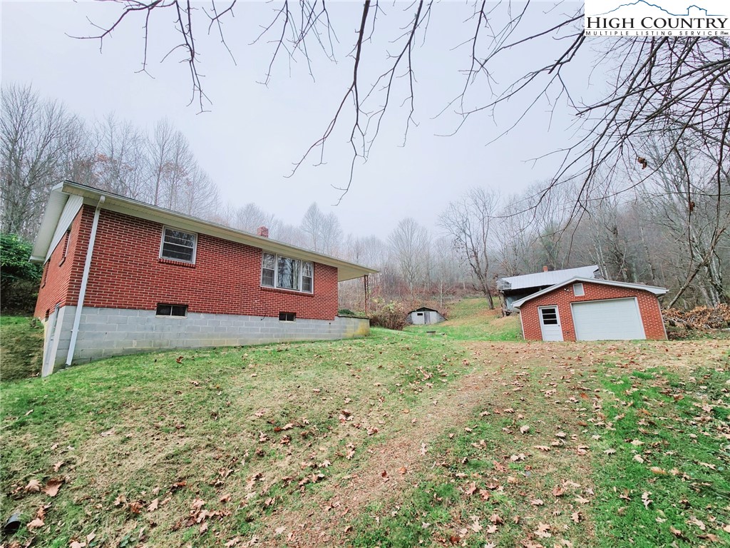 6104 Howards Creek Road Property Photo 2