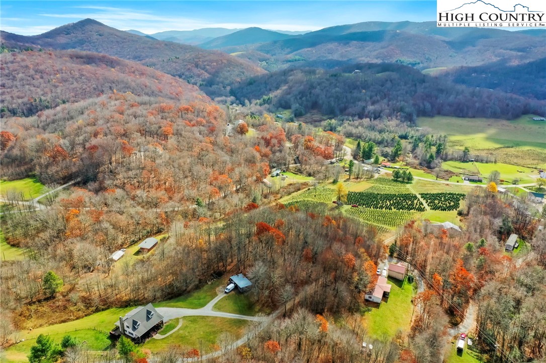 6104 Howards Creek Road Property Photo 9