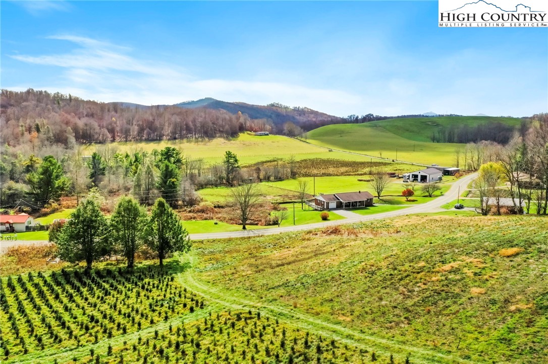 6104 Howards Creek Road Property Photo 19