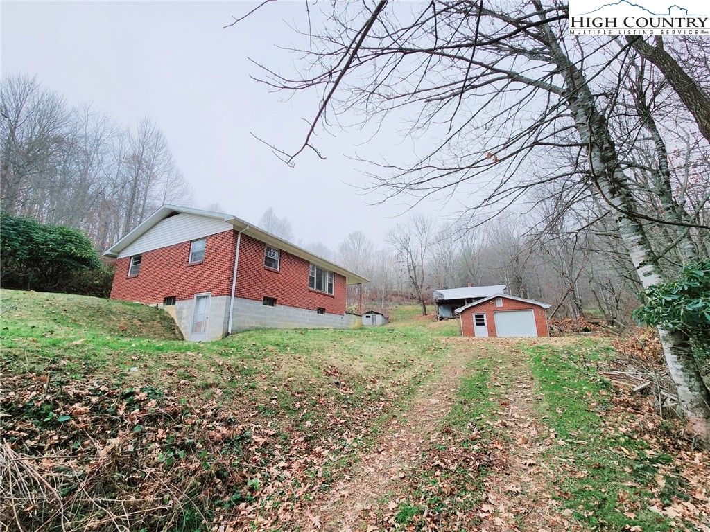 6104 Howards Creek Road Property Photo 24