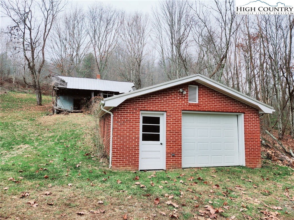 6104 Howards Creek Road Property Photo 26