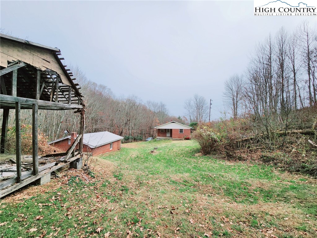 6104 Howards Creek Road Property Photo 30