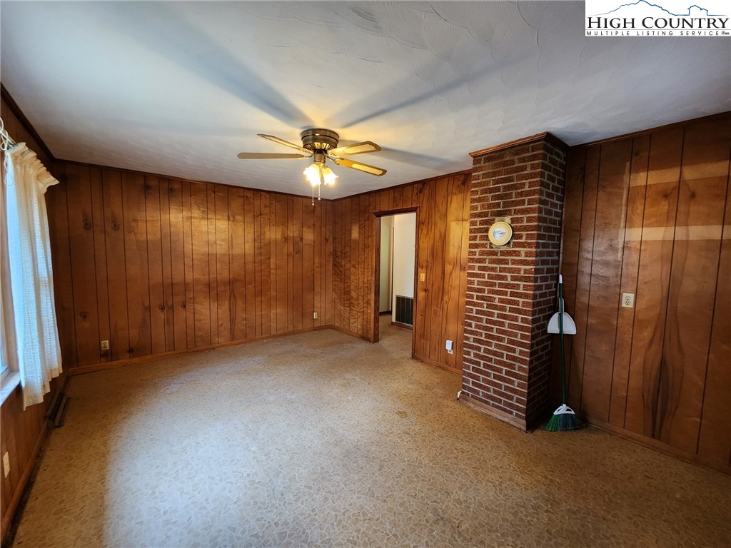 6104 Howards Creek Road Property Photo 37