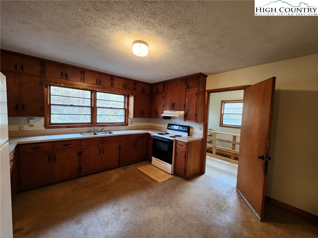 6104 Howards Creek Road Property Photo 39