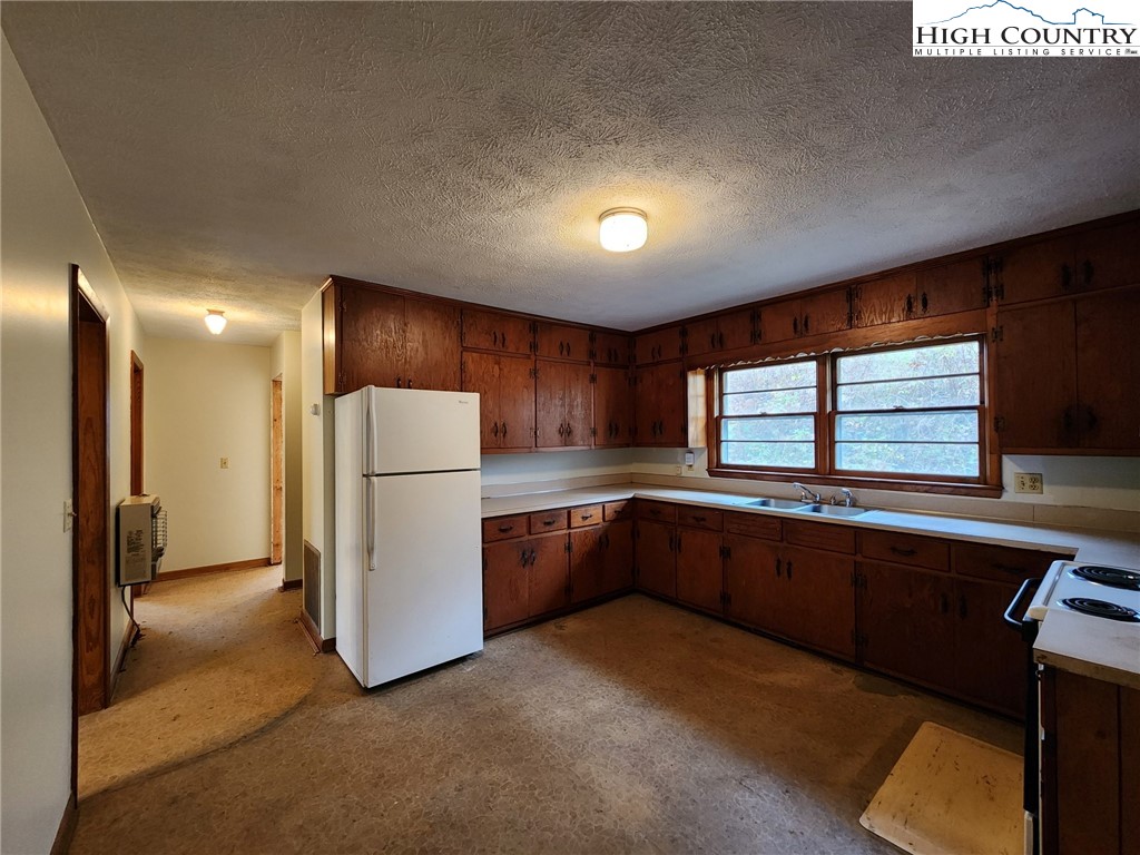 6104 Howards Creek Road Property Photo 40