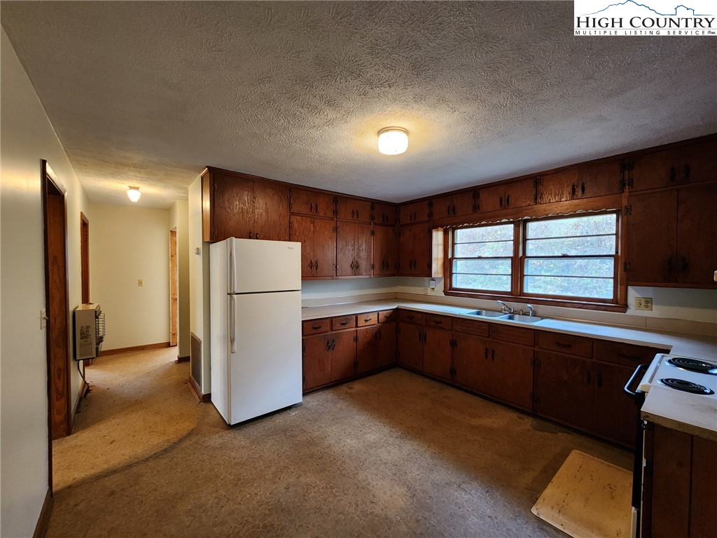 6104 Howards Creek Road Property Photo 41