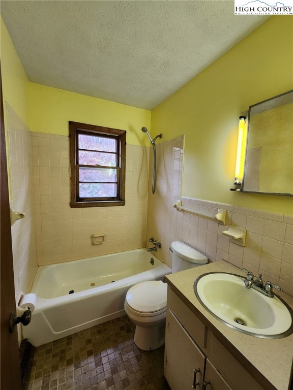 6104 Howards Creek Road Property Photo 45