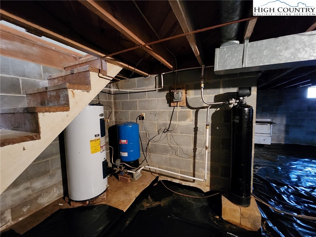 6104 Howards Creek Road Property Photo 48