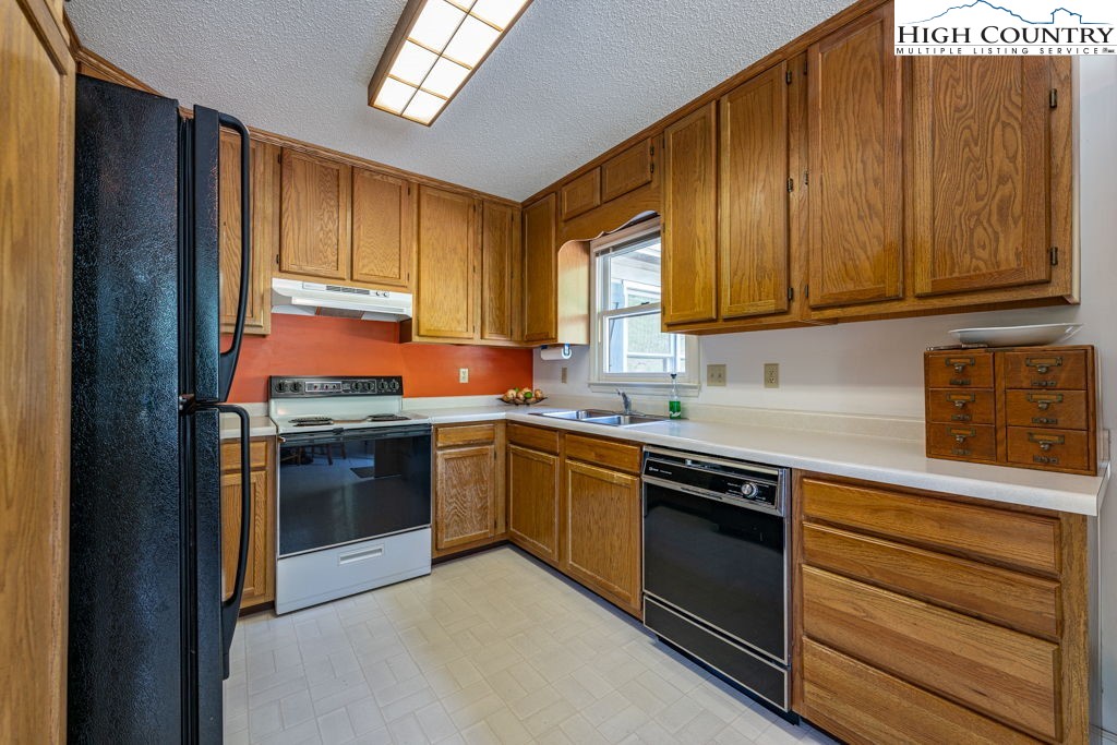 1528 Bairds Creek Road Property Photo 6