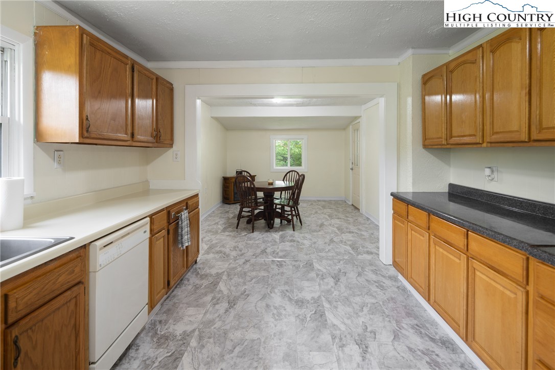 1227 Poga Road Property Photo 5