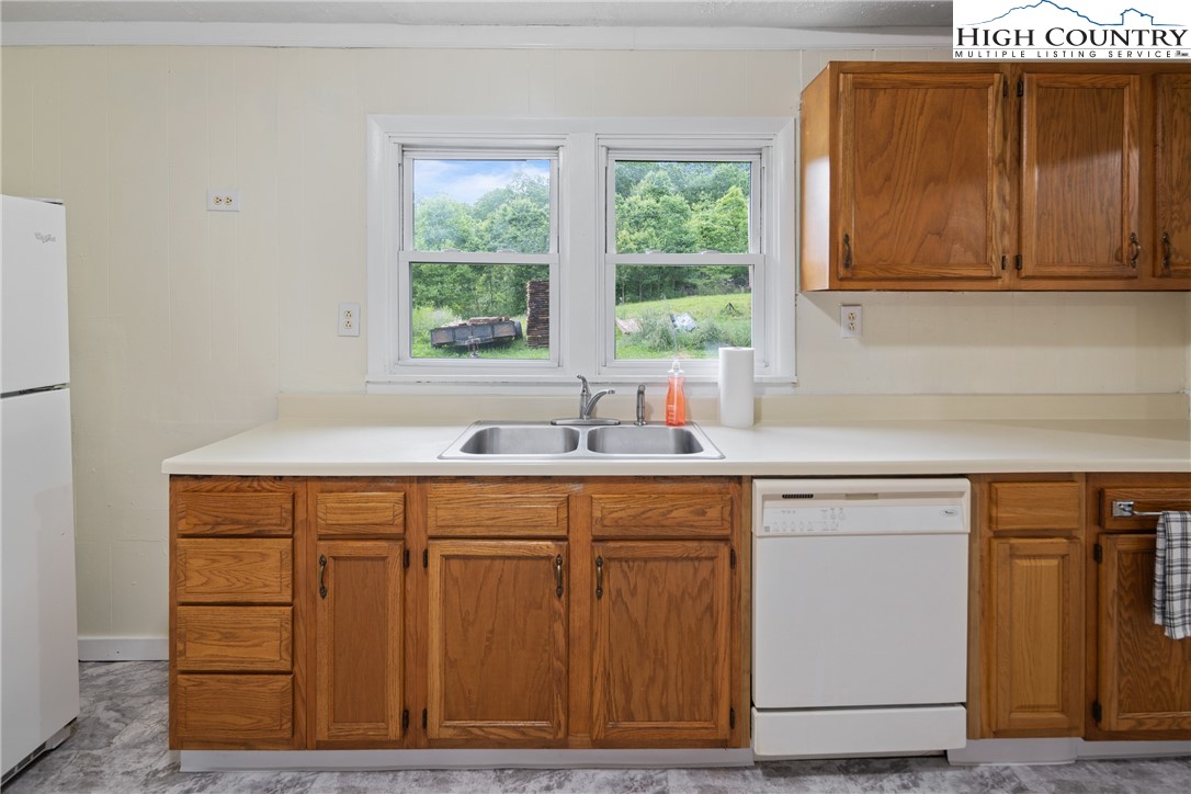 1227 Poga Road Property Photo 7