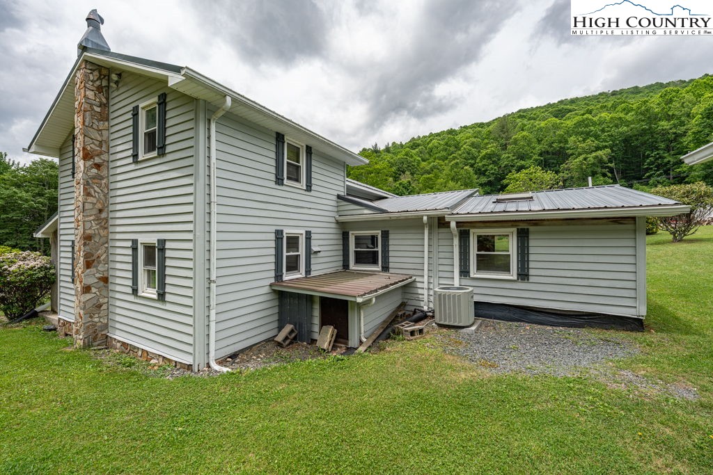 175 Roaring Fork Road Property Photo 2