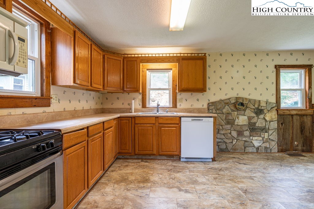 175 Roaring Fork Road Property Photo 7
