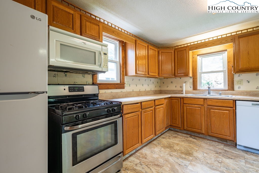 175 Roaring Fork Road Property Photo 8