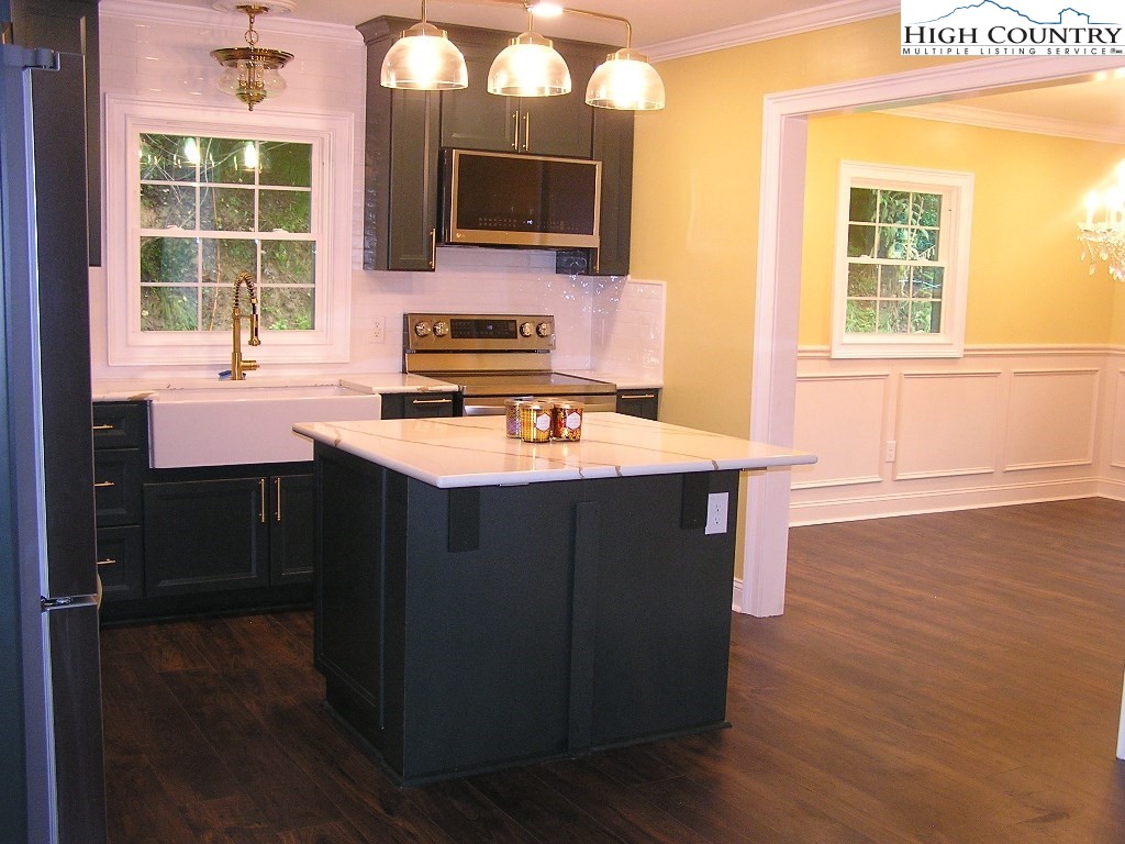 384 New River Heights Property Photo 7