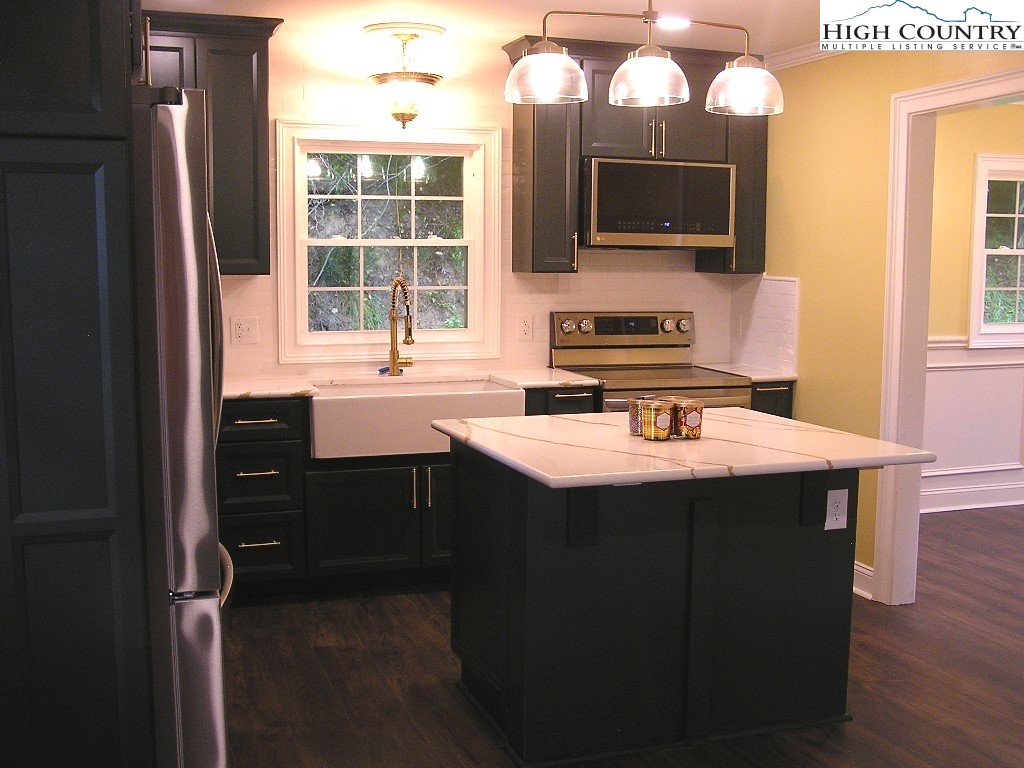 384 New River Heights Property Photo 9