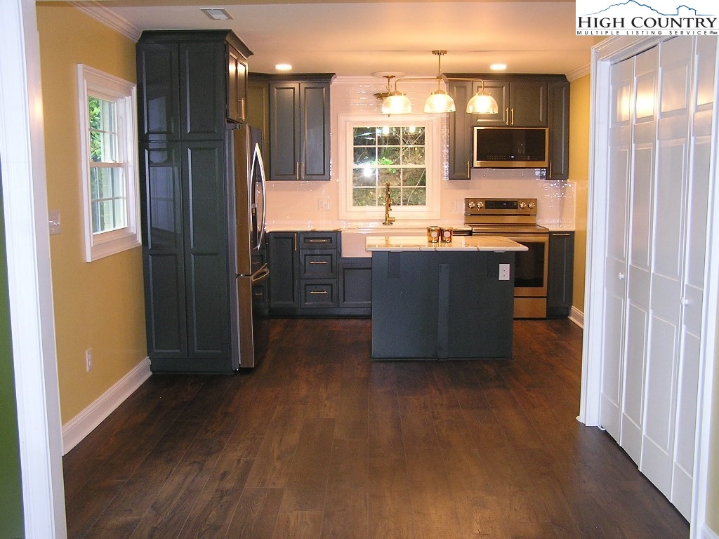 384 New River Heights Property Photo 11