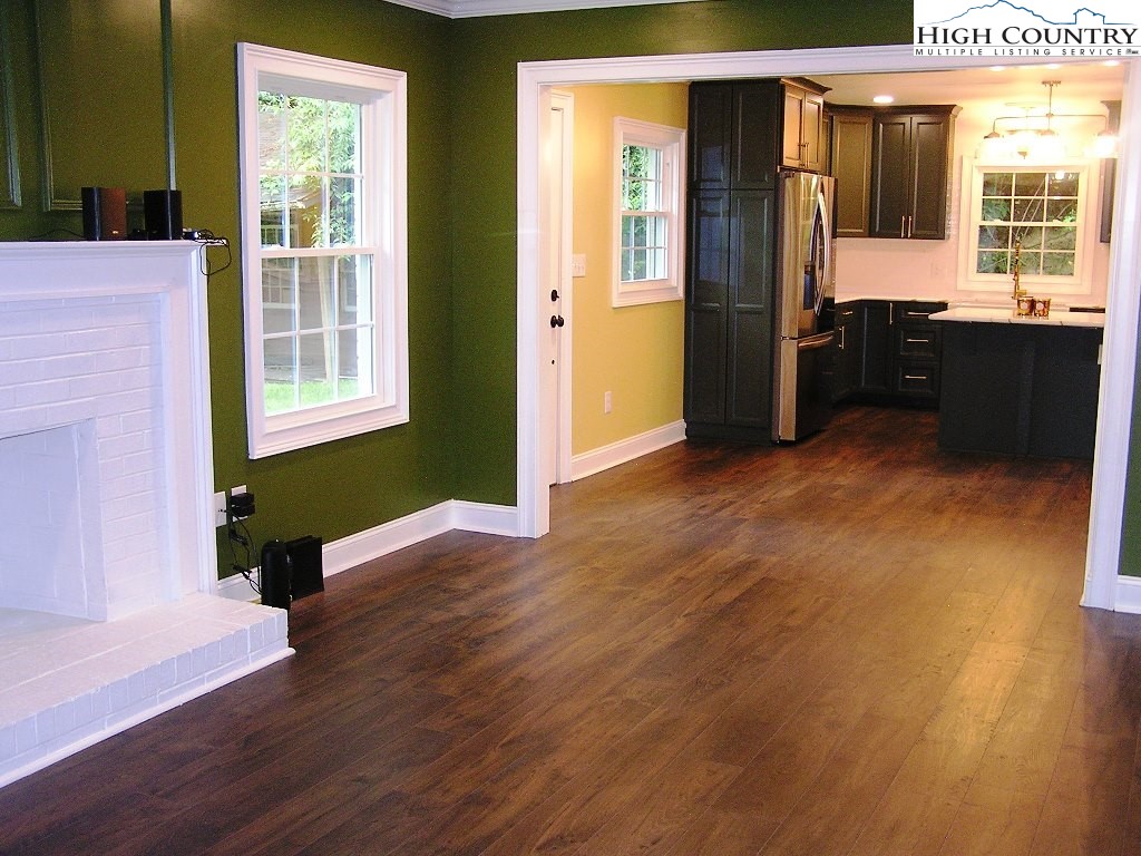 384 New River Heights Property Photo 13