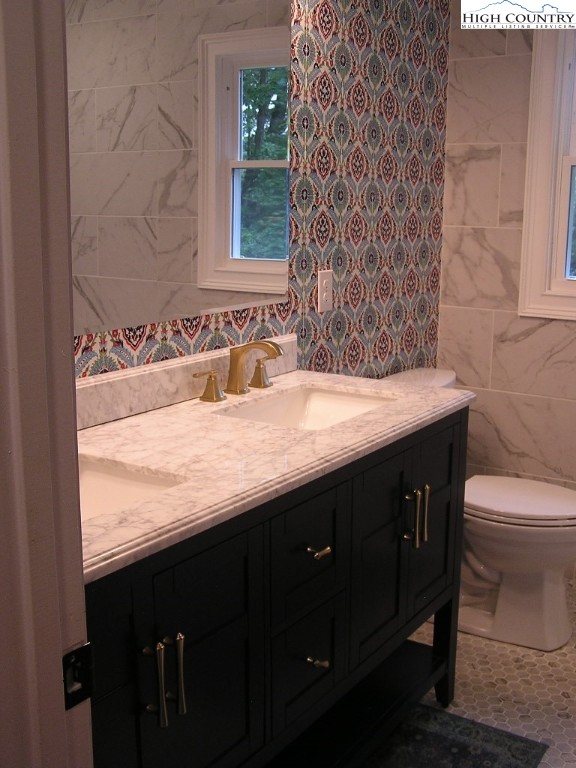 384 New River Heights Property Photo 19