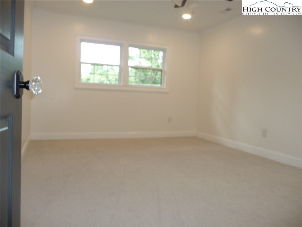 384 New River Heights Property Photo 22