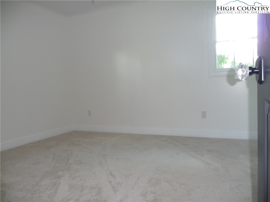 384 New River Heights Property Photo 23