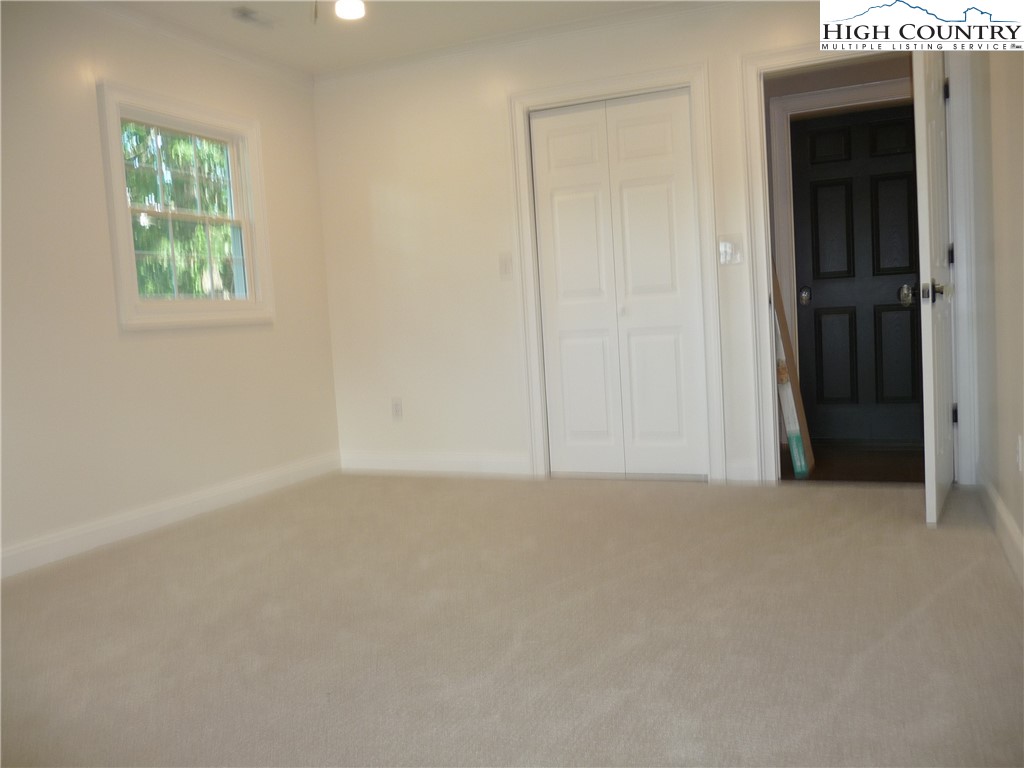 384 New River Heights Property Photo 24