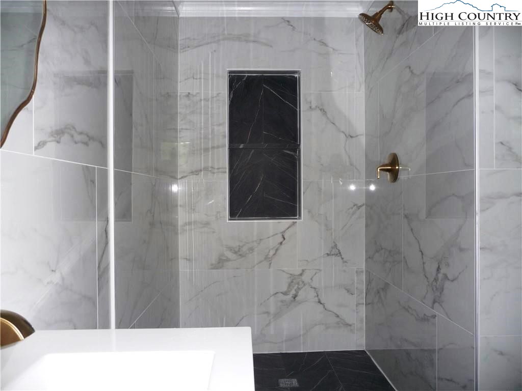 384 New River Heights Property Photo 28