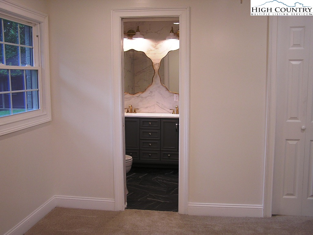 384 New River Heights Property Photo 29