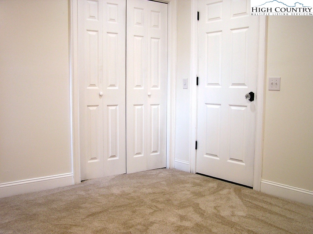 384 New River Heights Property Photo 31