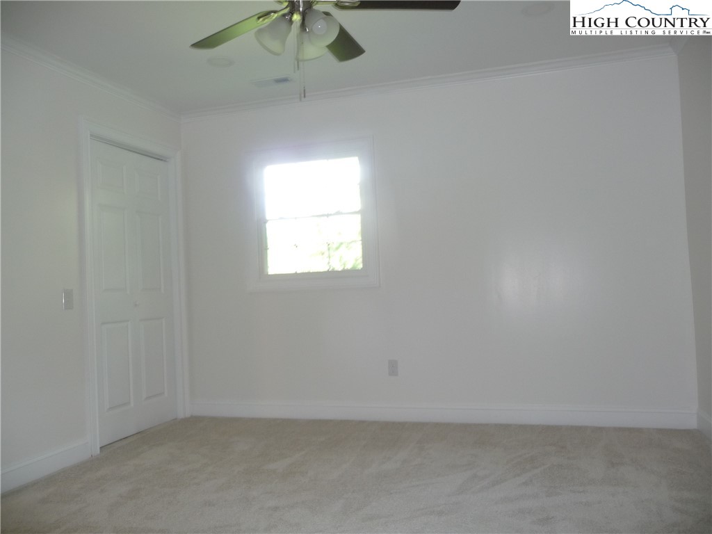 384 New River Heights Property Photo 32