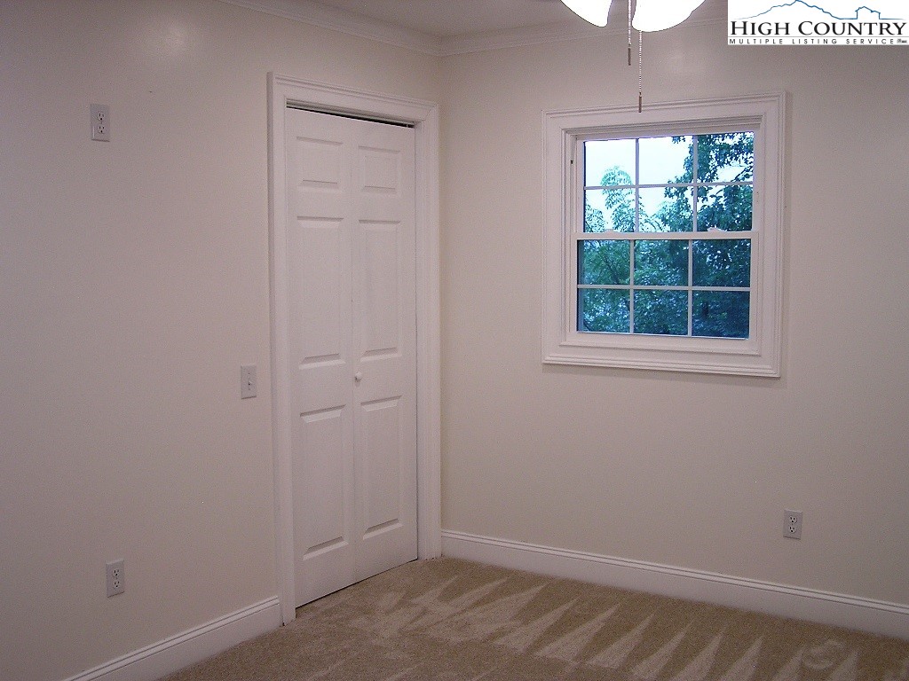 384 New River Heights Property Photo 33