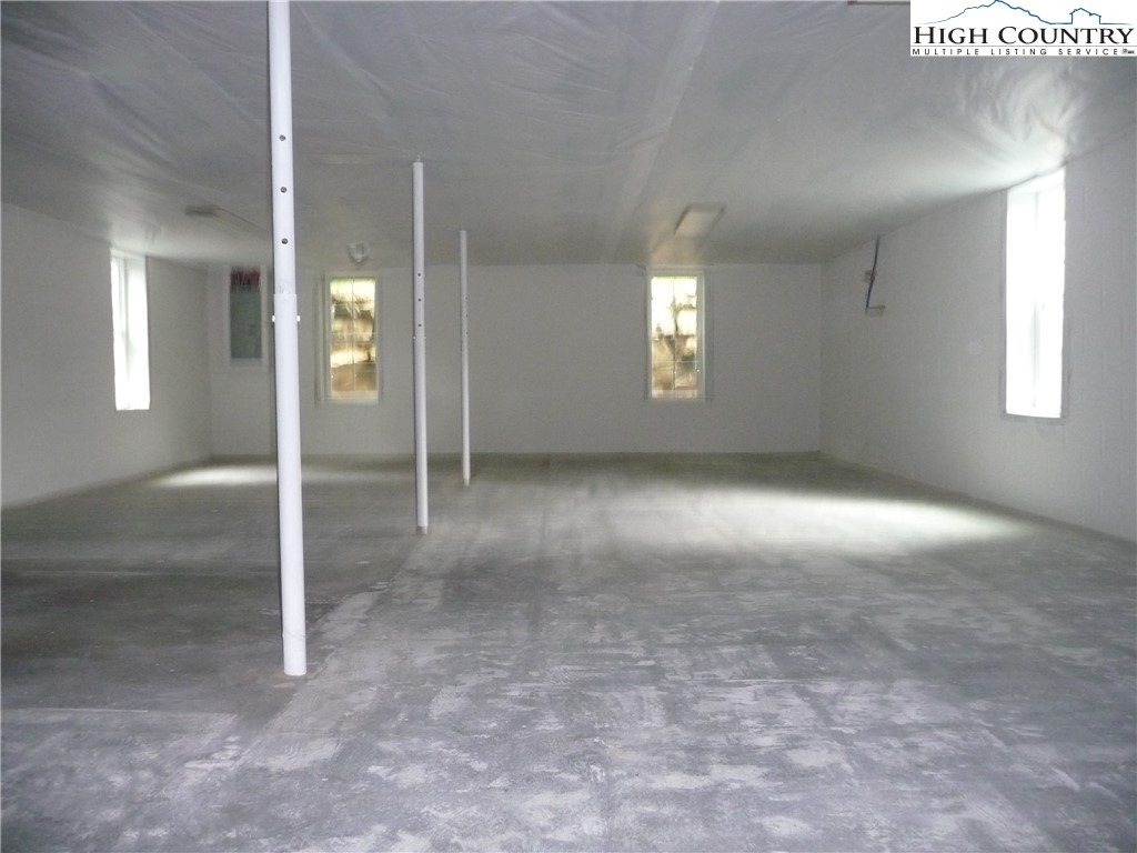 384 New River Heights Property Photo 34