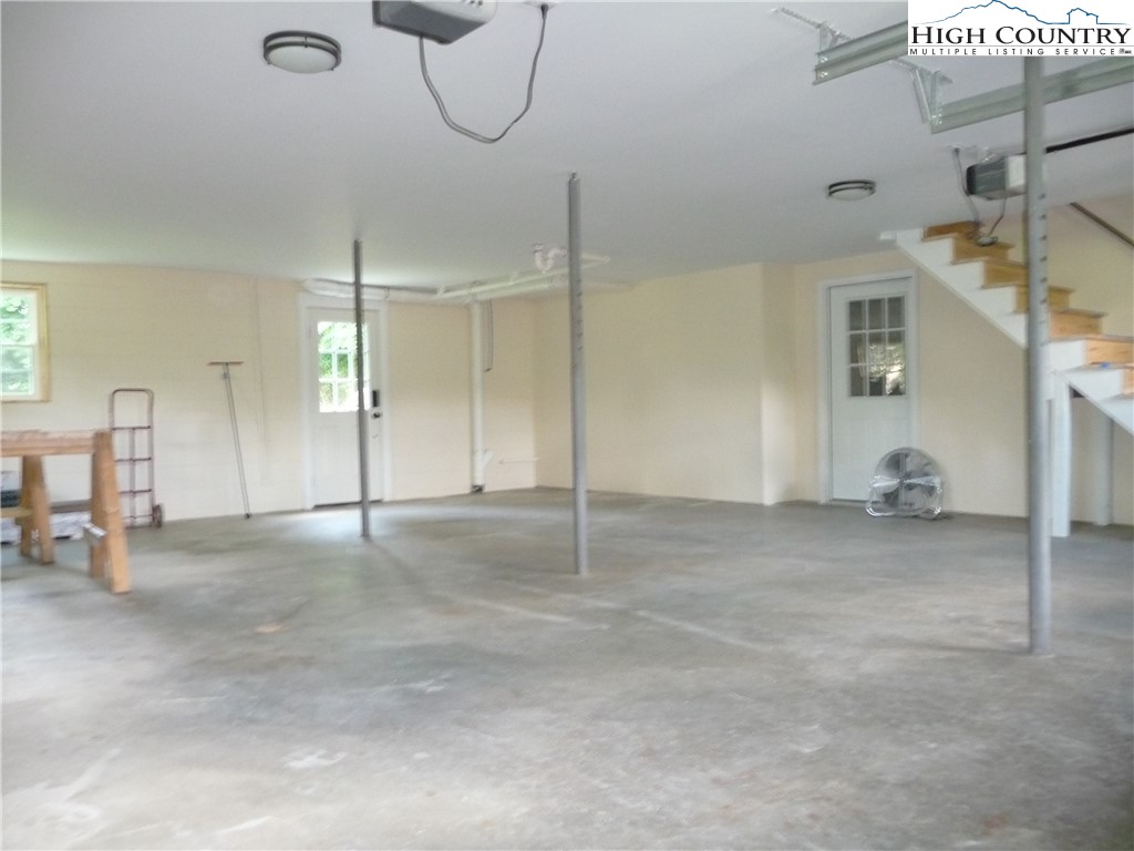 384 New River Heights Property Photo 36