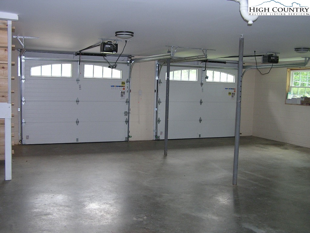 384 New River Heights Property Photo 37