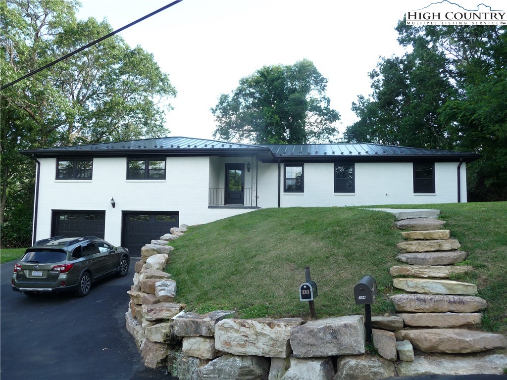 384 New River Heights Property Photo 38