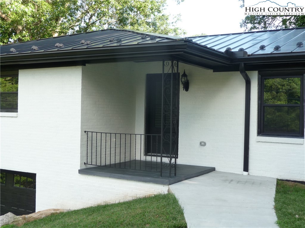384 New River Heights Property Photo 39