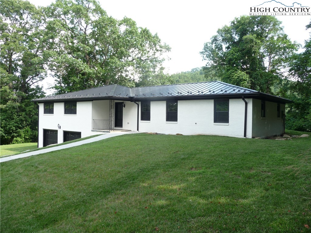 384 New River Heights Property Photo 40