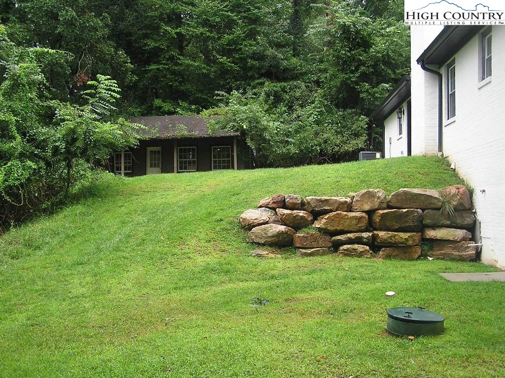 384 New River Heights Property Photo 42