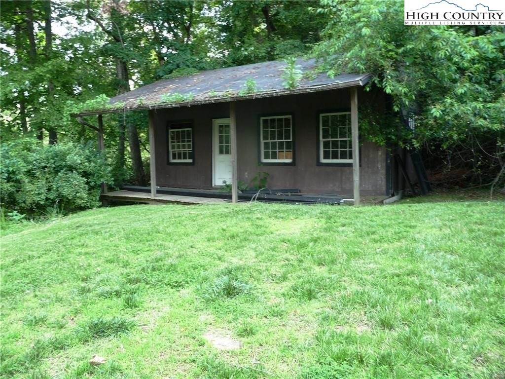384 New River Heights Property Photo 43