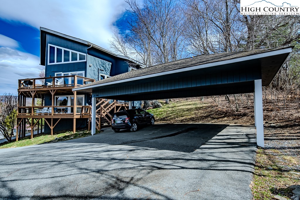 270 Elk Hill Drive Property Photo 4