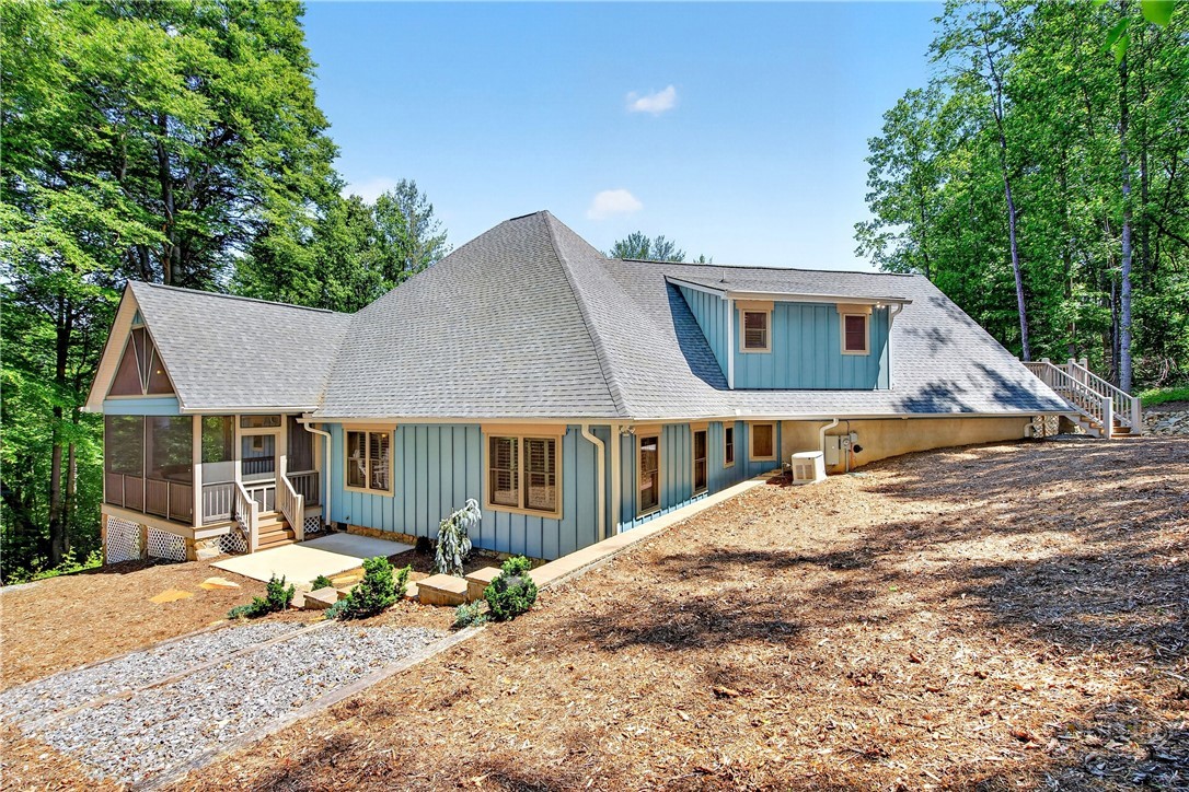 225 Henry's Glen Drive Property Photo 3