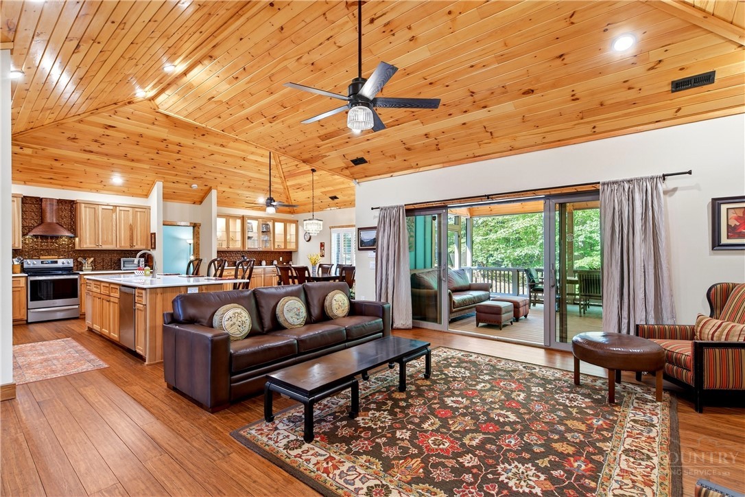 225 Henry's Glen Drive Property Photo 12