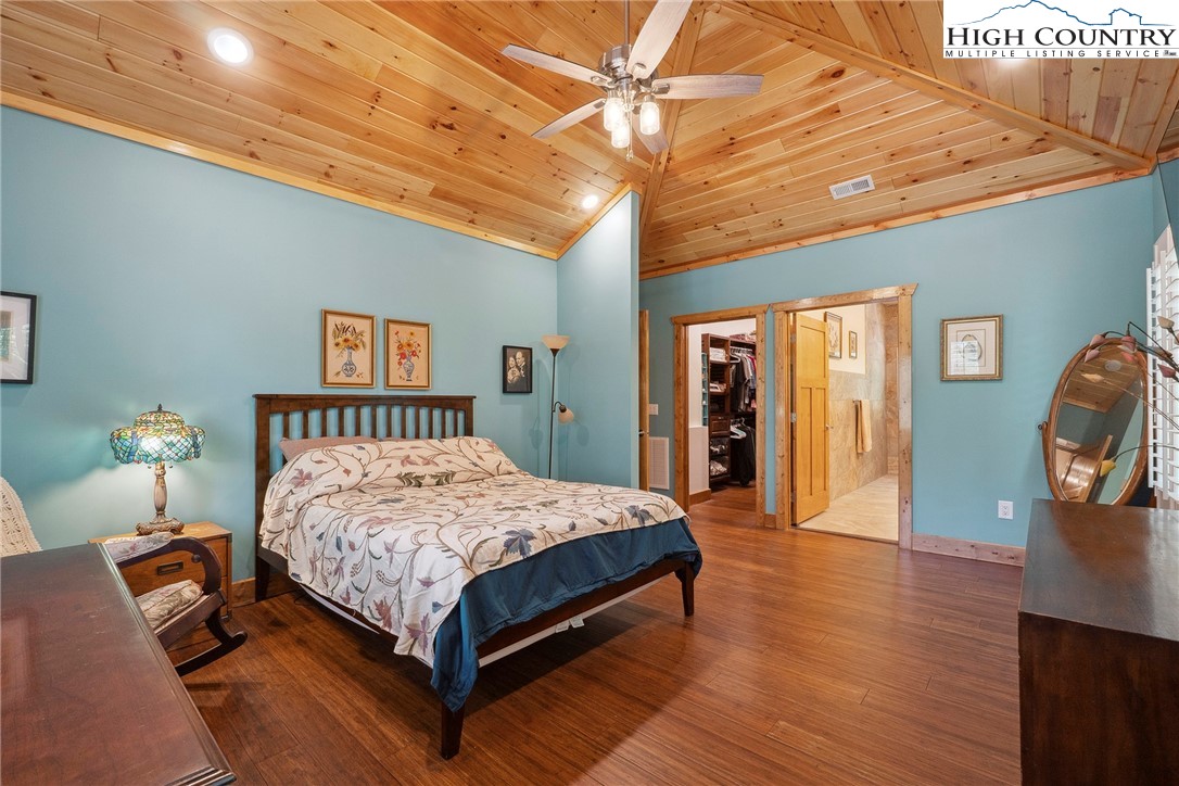 225 Henry's Glen Drive Property Photo 30