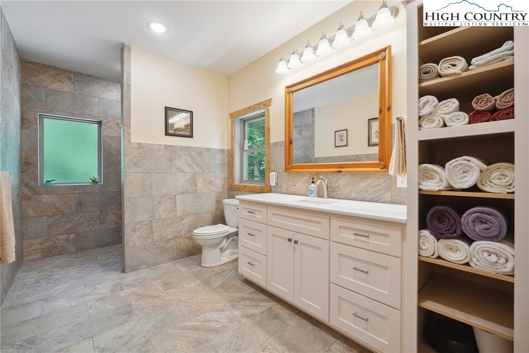 225 Henry's Glen Drive Property Photo 31
