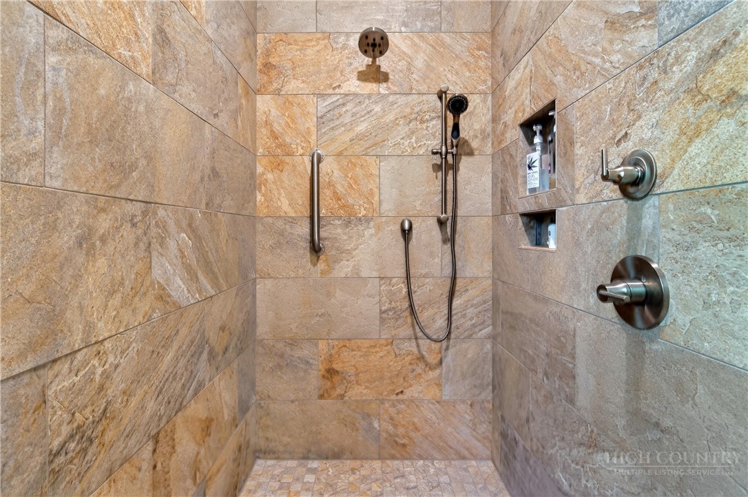 225 Henry's Glen Drive Property Photo 33