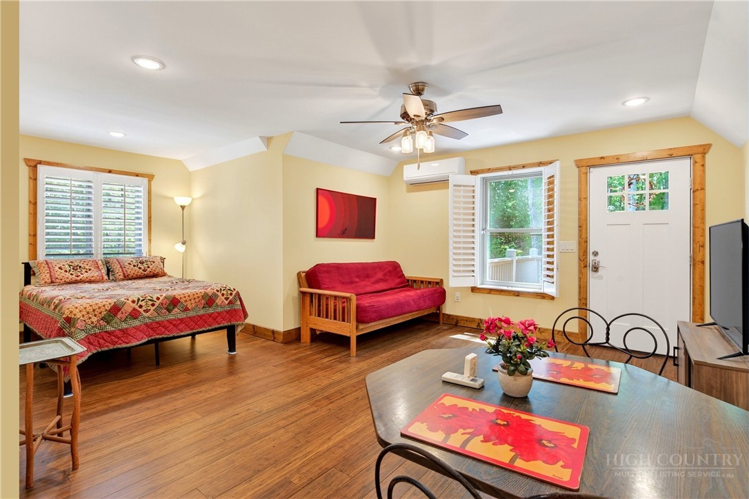 225 Henry's Glen Drive Property Photo 38